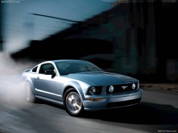 Ford-Mustang_GT_2005_800x600_wallpaper_01.jpg